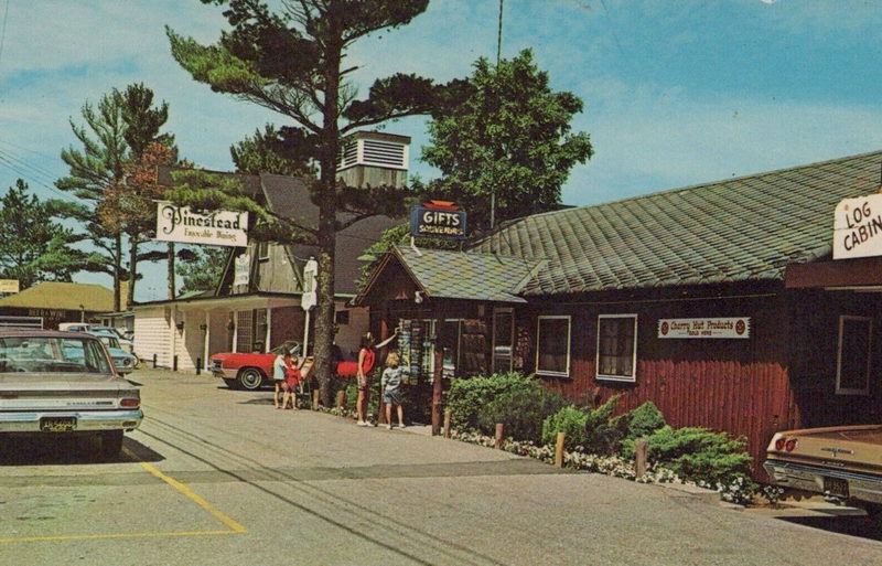 Pinestead Reef Resort (Reef Motel) - Old Postcard Of Pinstead Restaurant (newer photo)